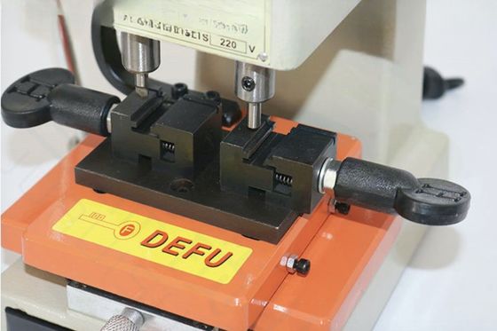 Máquina de corte de chave elétrica de 180W para fabricação de chaves duplicadas Voltagem 110/220V