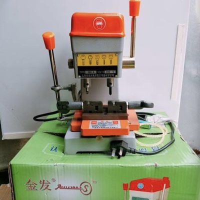 13.5kg Vertical Key Cutting Duplicate Machine para chaves de carro e casa 120W Potência do motor