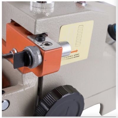 Máquina de duplicação de chaves de carro 100E1 com corte automático de chaves e potência de motor de 120W