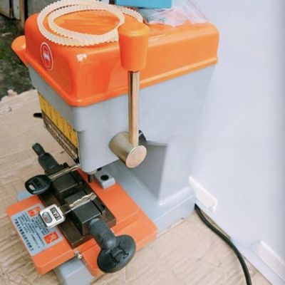 Peso bruto 13 kg Máquina de chaveira vertical JINFA-368A 110V Máquina de chaveira duplicada