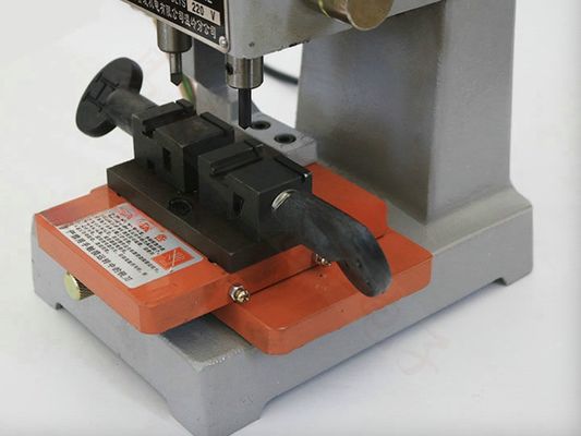 Peso bruto 13 kg Máquina de chaveira vertical JINFA-368A 110V Máquina de chaveira duplicada